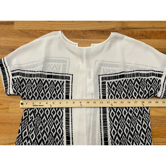 Chico's Women's Blouse Blurred Knit Crepe Split Neck Popover 0 White Geometric - Picture 3 of 10